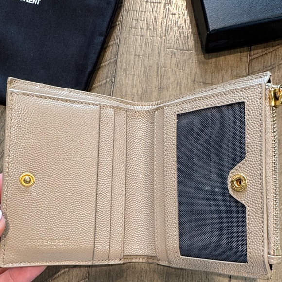 Authentic Saint Laurent Cream Quilted Leather Wallet - Picture 6 of 8